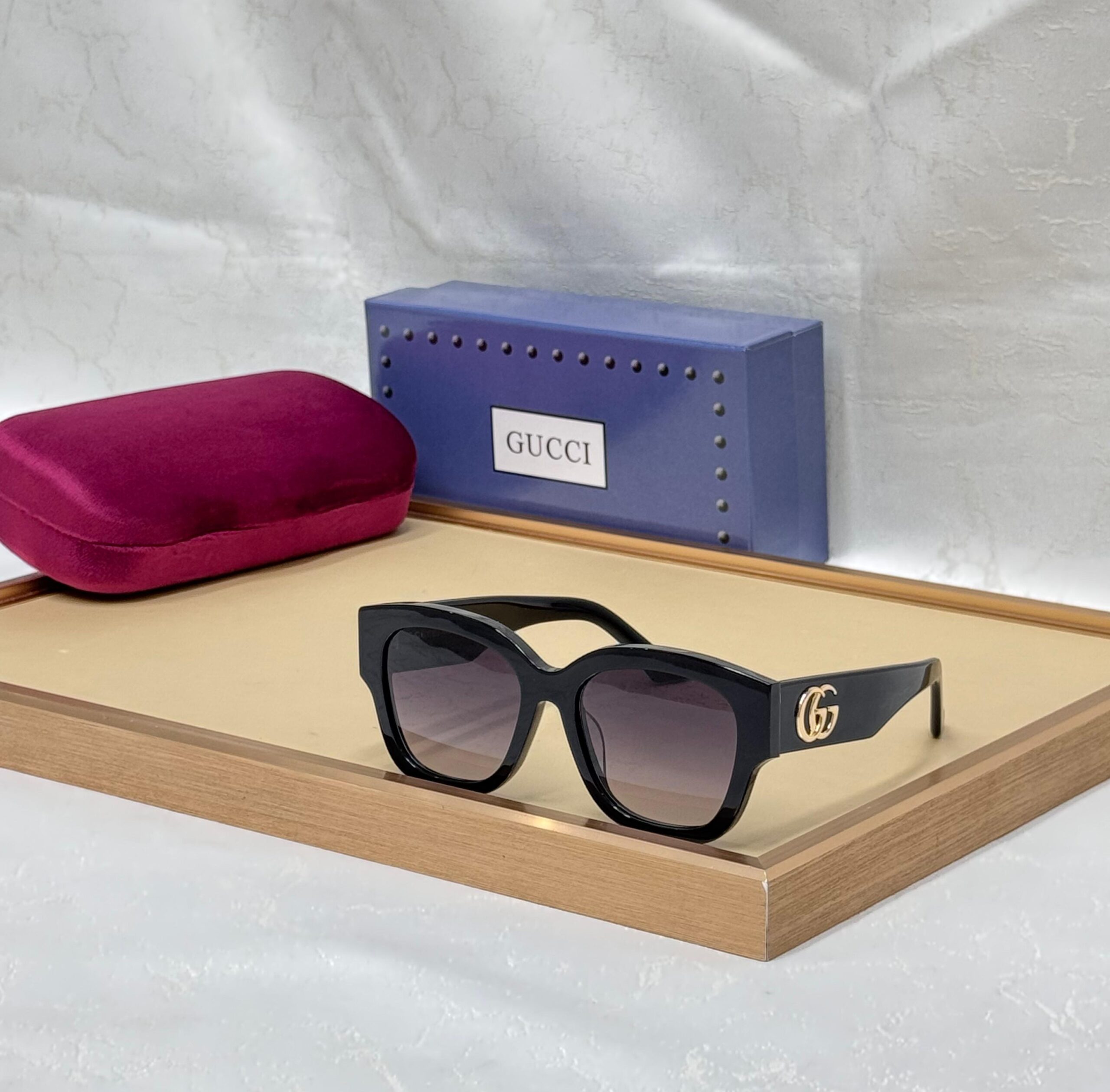 Gucci GG1550SK sunglasses.